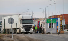 Бизнесмен сообщил о предложении на $1 млн за провоз грузовика в Россию