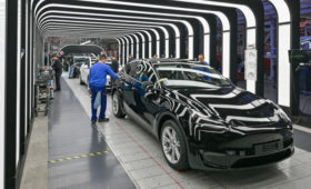 Tesla отзывает в Китае более миллиона автомобилей