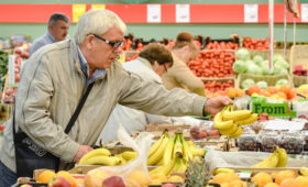 Цена килограмма бананов в магазинах впервые превысила 140 рублей