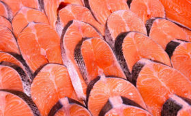 США продлили разрешение на импорт российских лосося, минтая и краба