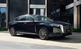Обновленный седан Hongqi H5 прибыл в Россию: известна цена